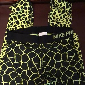 Nike Pro leggings size Medium. EUC